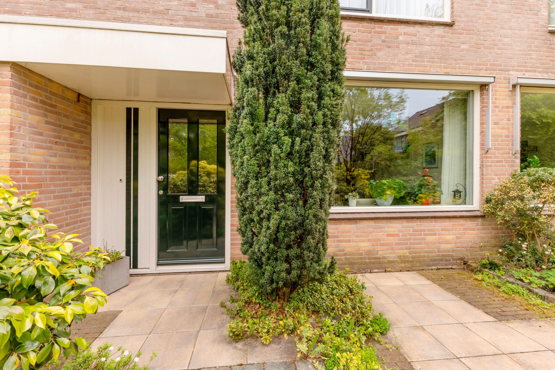 Light-filled family home in beloved Heiloo neighborhood with garden and modern amenities — 30