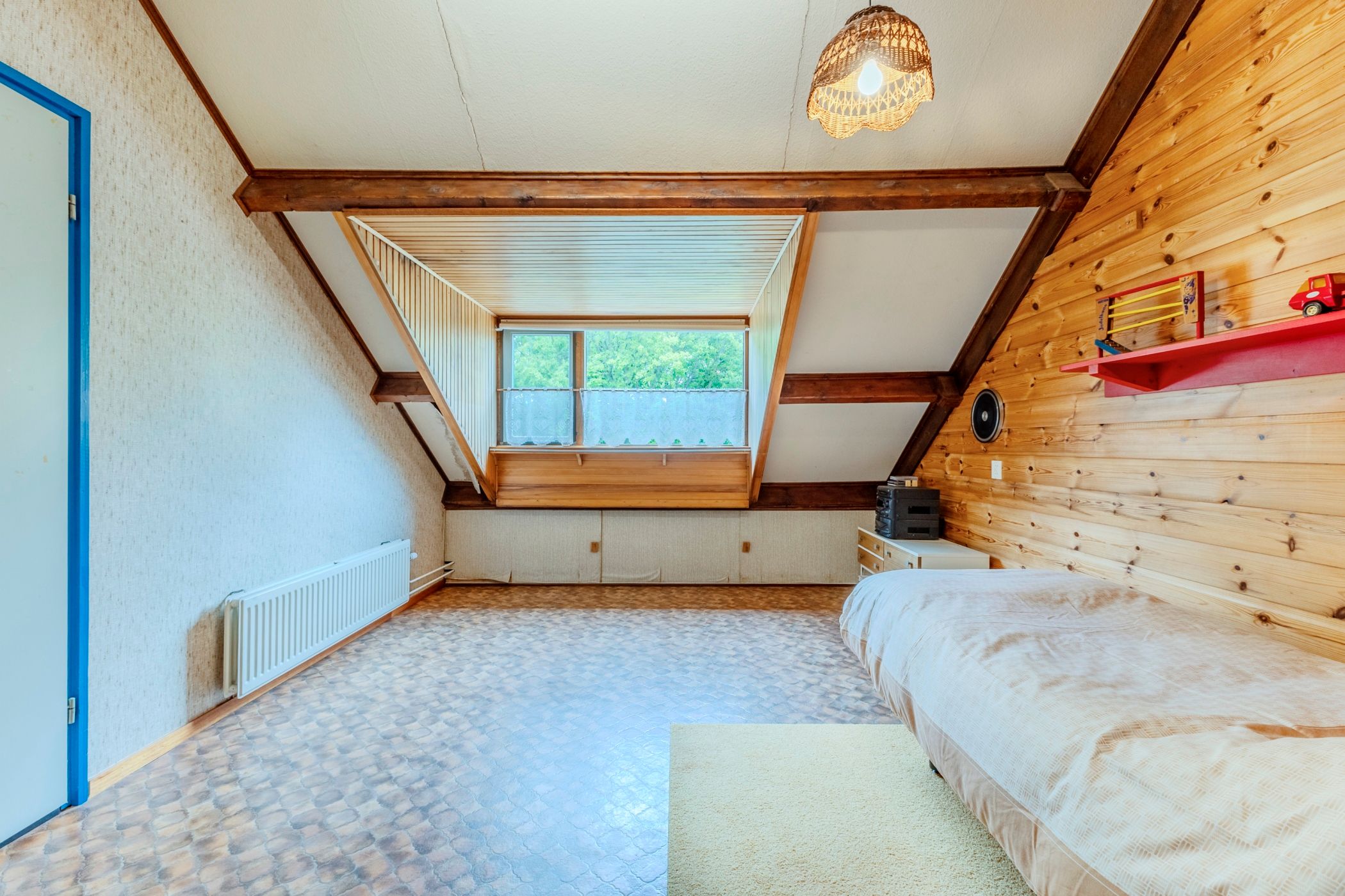 Light-filled family home in beloved Heiloo neighborhood with garden and modern amenities — 24