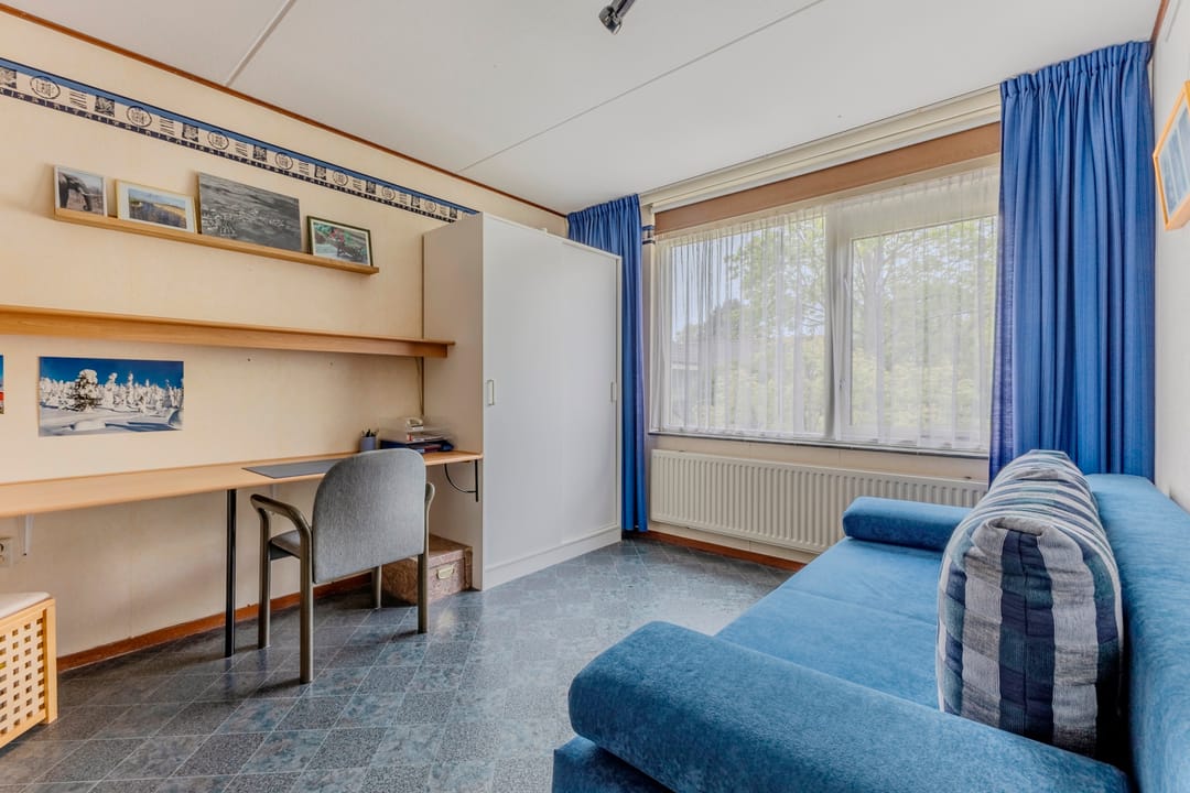 Light-filled family home in beloved Heiloo neighborhood with garden and modern amenities — 17