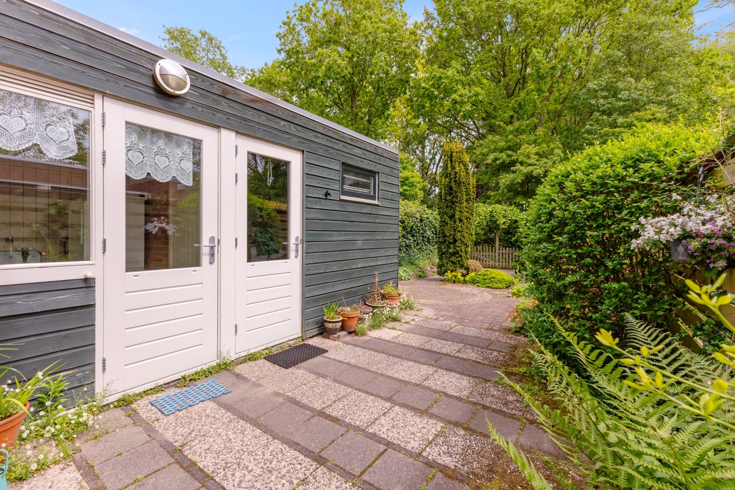 Light-filled family home in beloved Heiloo neighborhood with garden and modern amenities — 29