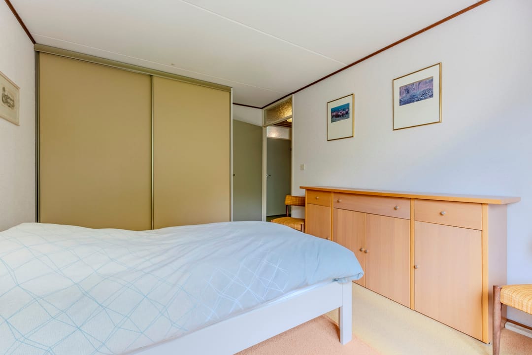 Light-filled family home in beloved Heiloo neighborhood with garden and modern amenities — 16