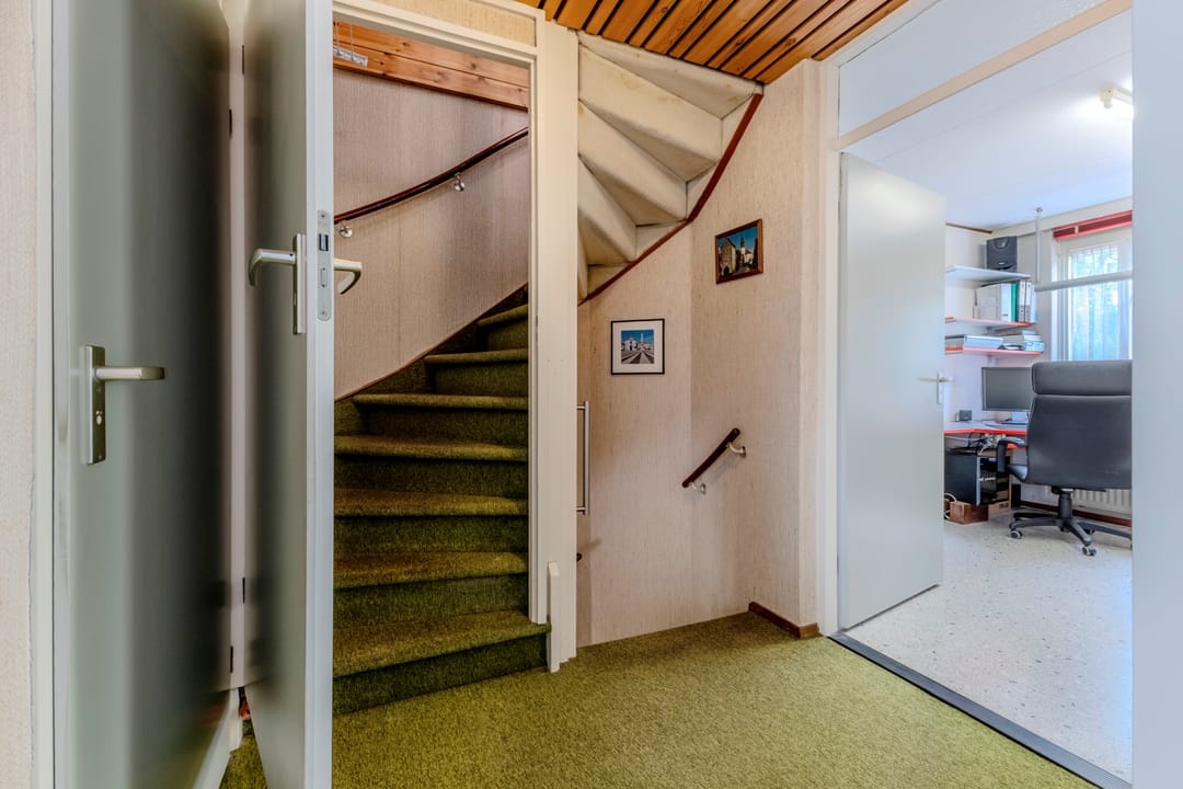 Light-filled family home in beloved Heiloo neighborhood with garden and modern amenities — 22
