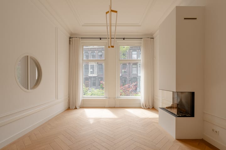 Photo 3 of Van Eeghenstraat 76