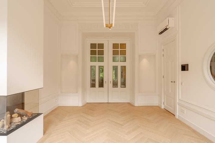 Photo 4 of Van Eeghenstraat 76