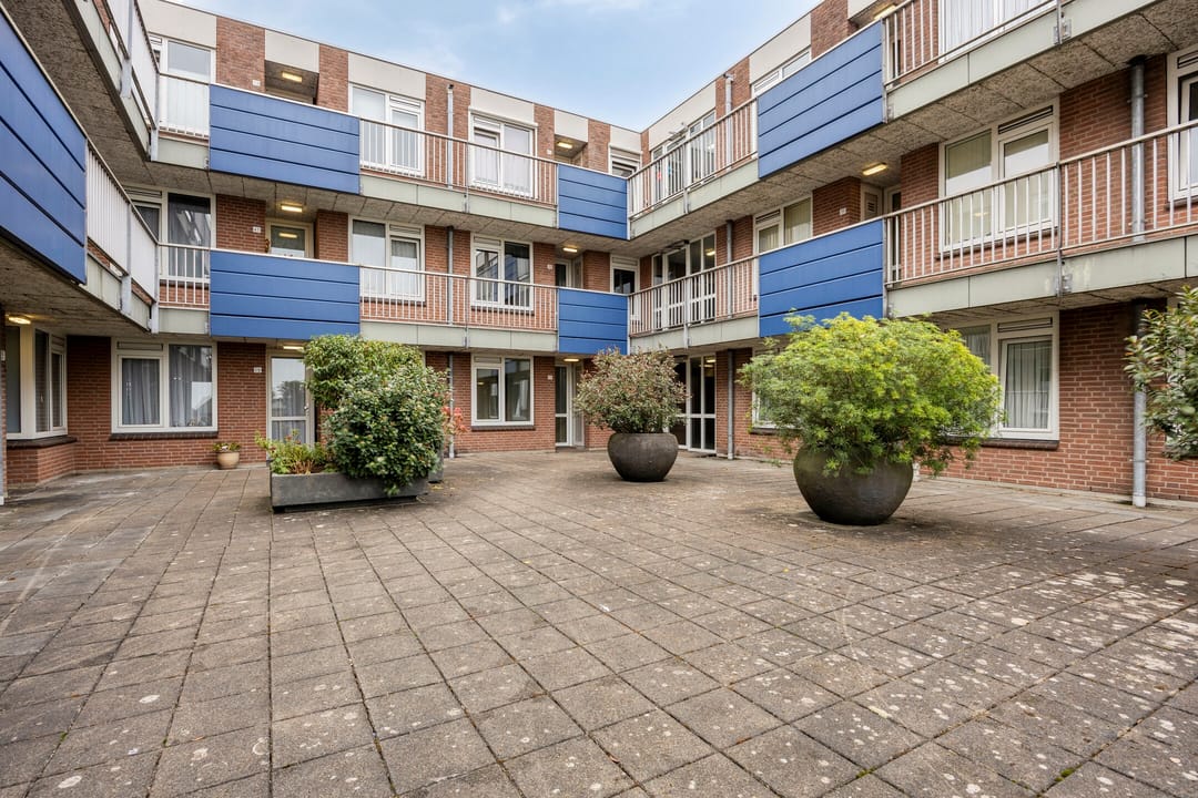 Photo 7 of Plantsoenstraat 17