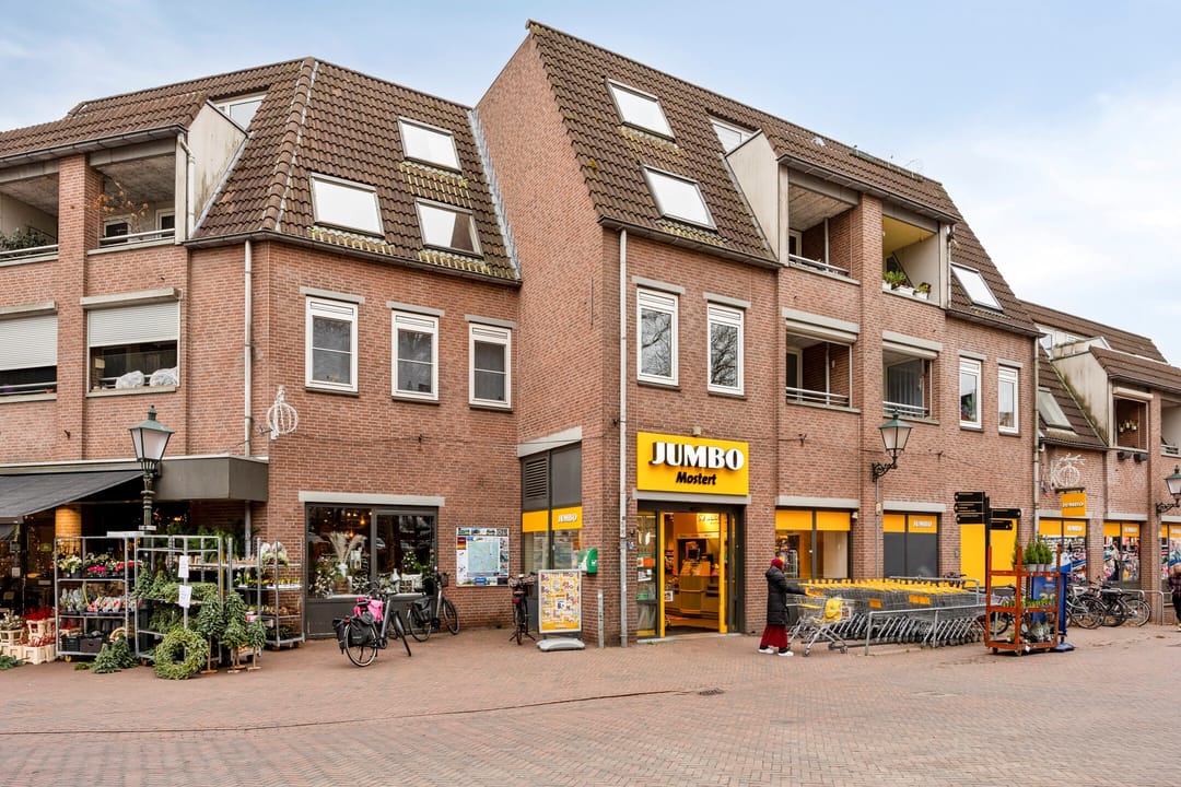 Photo 37 of Plantsoenstraat 17
