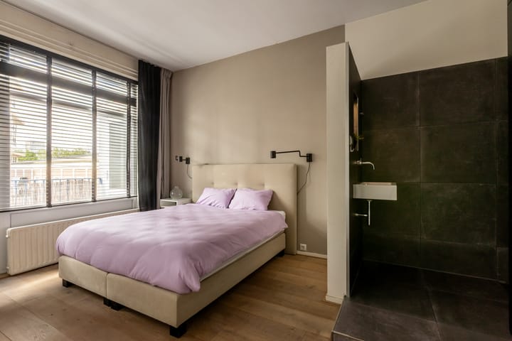 Photo 3 of Witte de Withstraat 12-C