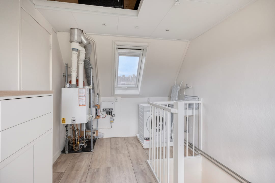 Well-maintained spacious terraced house in Zeewolde South with 4 bedrooms — 28