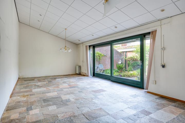 Photo 2 of Rosa Spierstraat 38
