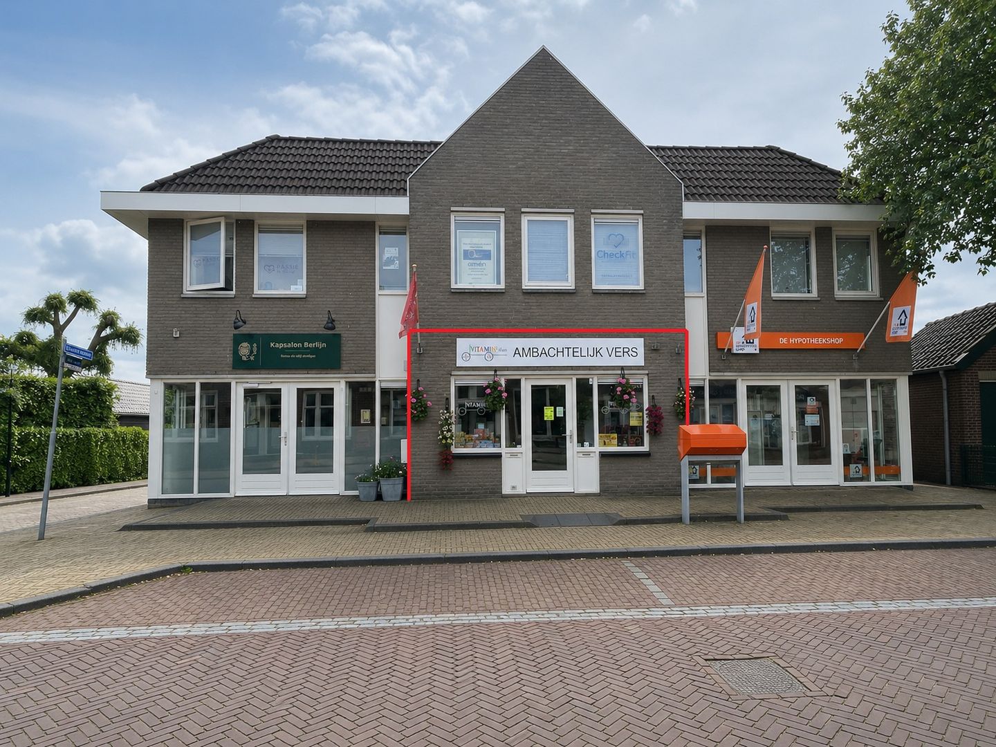 Bekijk foto 1 van Kerklaan 96