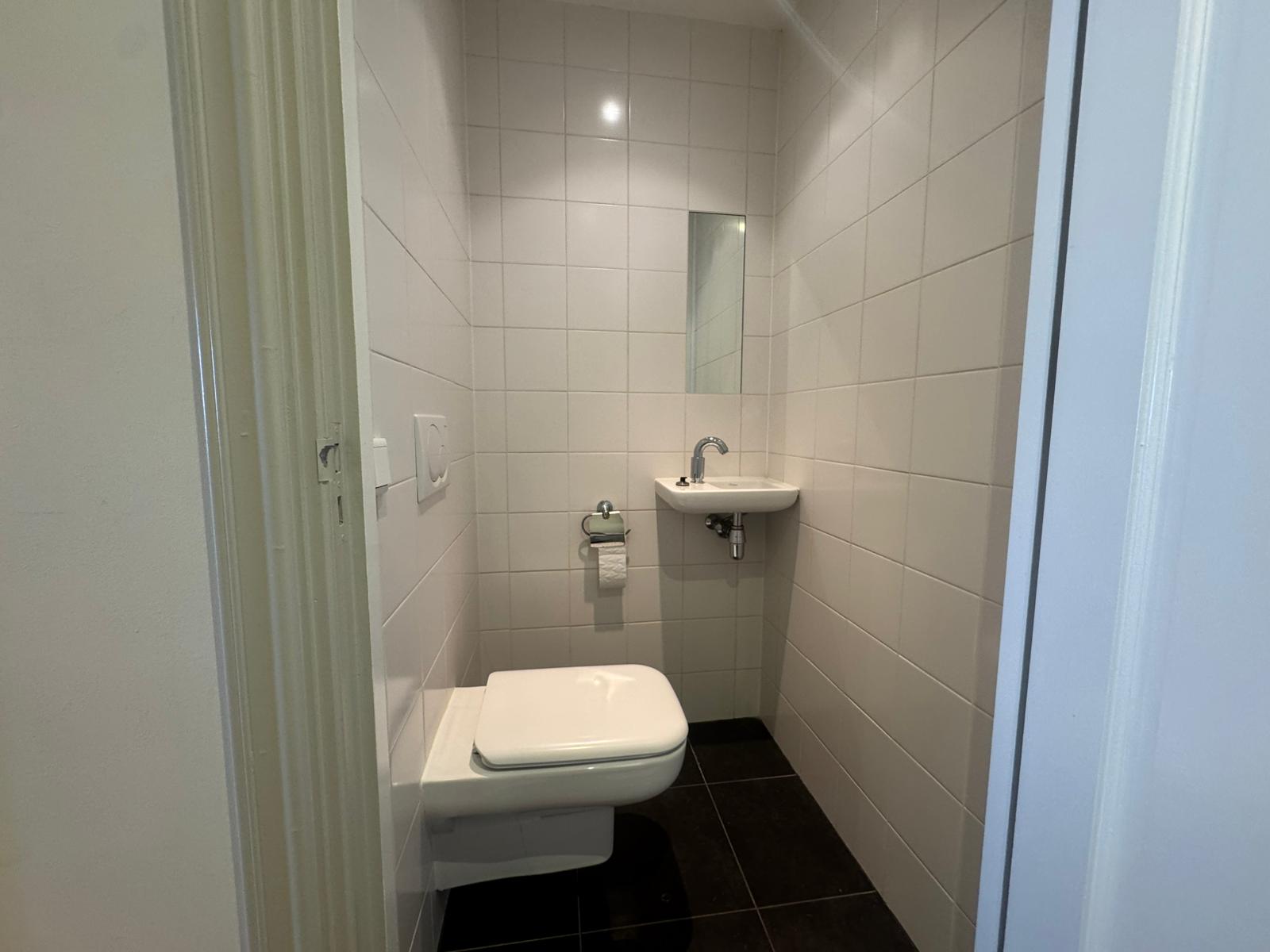 Photo 12 of Van de Veldestraat 4-B