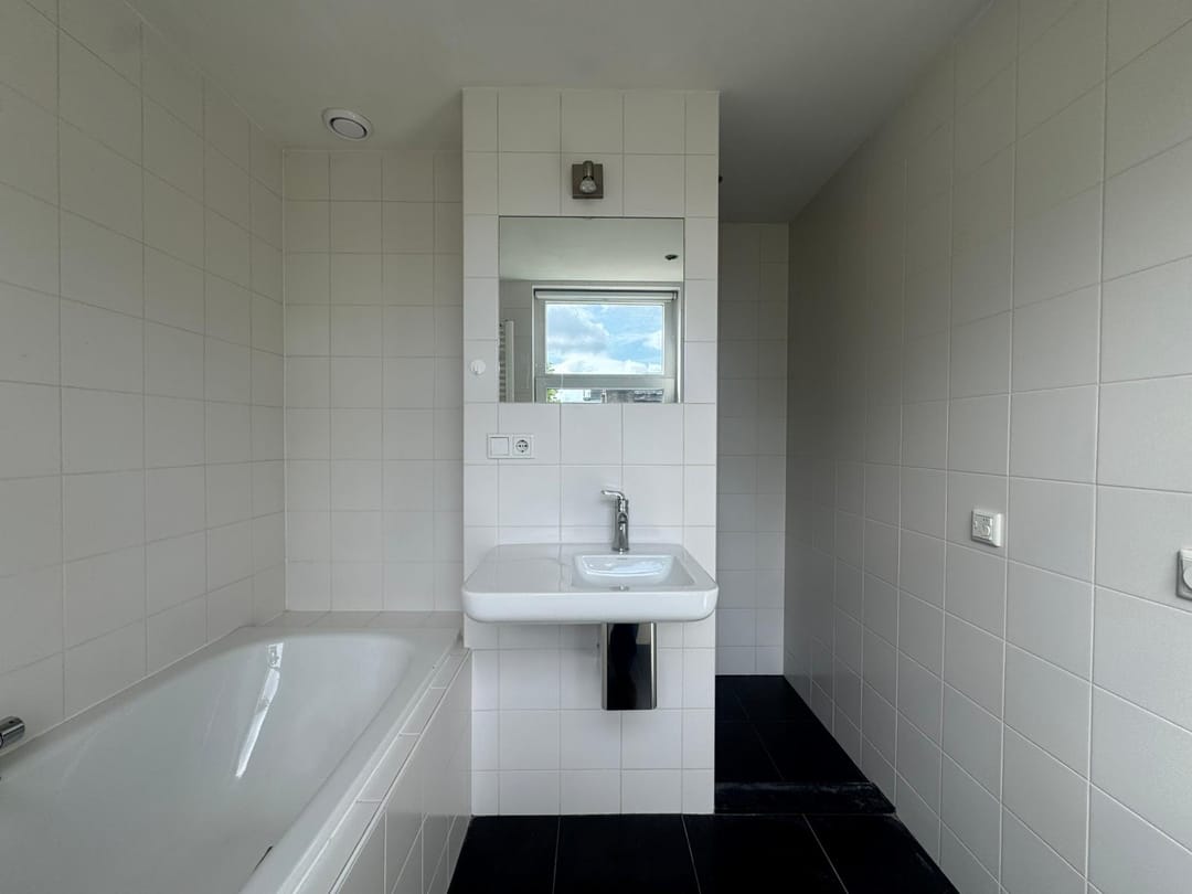 Photo 8 of Van de Veldestraat 4-B