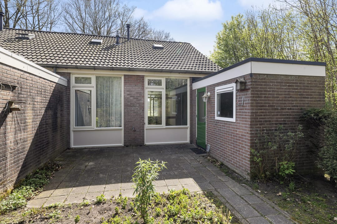 Corner Home with Deep Garden in Green Wilhelminaoord — 16