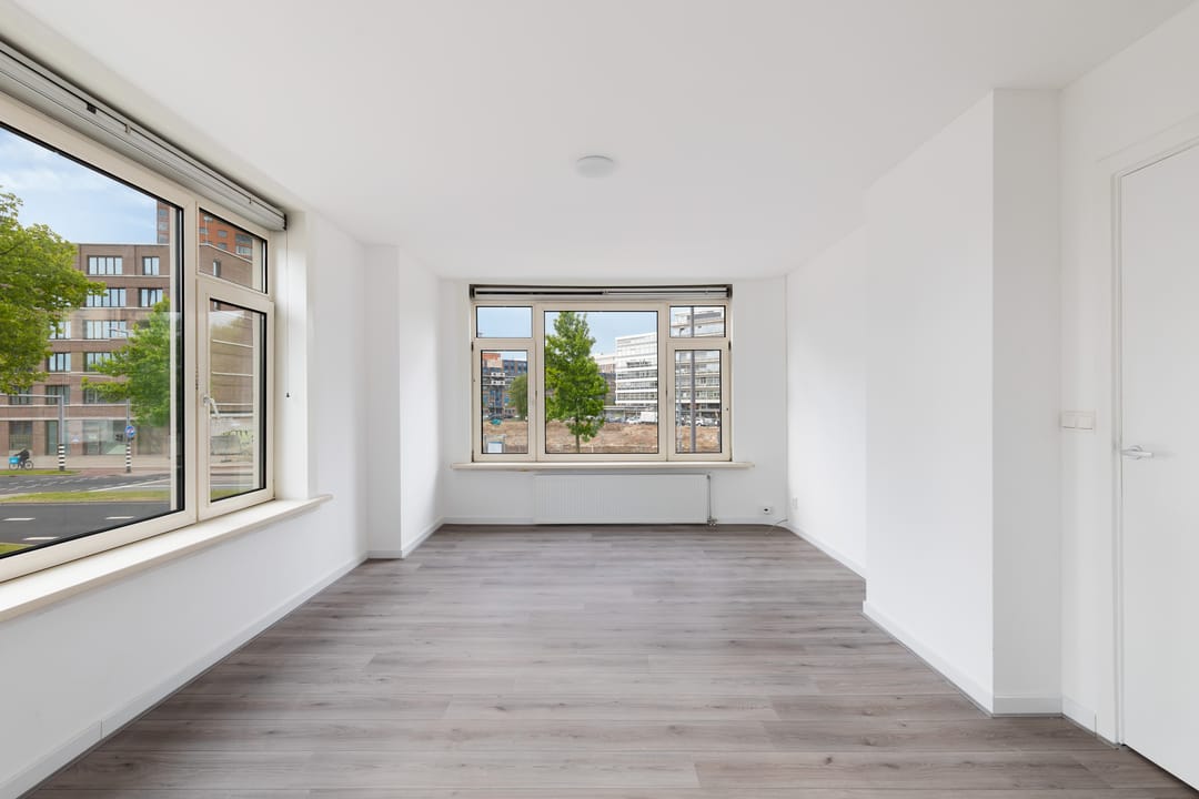 Bright Renovated 2-Bedroom Apartment in Rotterdam-Bloemhof with Balcony Near Zuidplein — 7