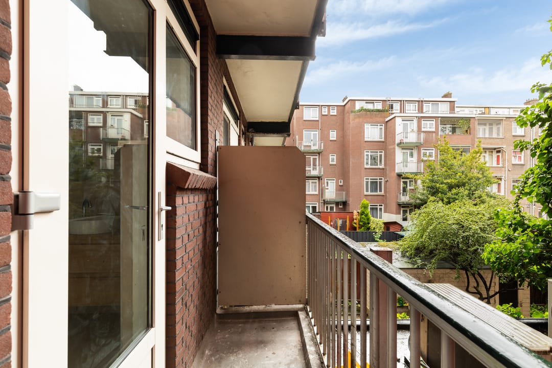 Bright Renovated 2-Bedroom Apartment in Rotterdam-Bloemhof with Balcony Near Zuidplein — 22