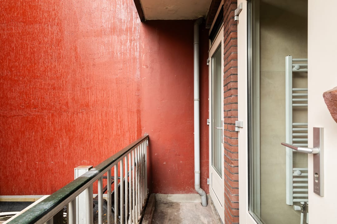 Bright Renovated 2-Bedroom Apartment in Rotterdam-Bloemhof with Balcony Near Zuidplein — 28