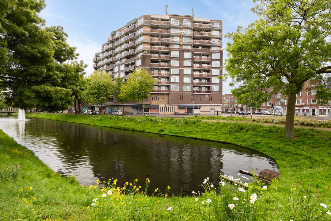 Bright Renovated 2-Bedroom Apartment in Rotterdam-Bloemhof with Balcony Near Zuidplein — 32