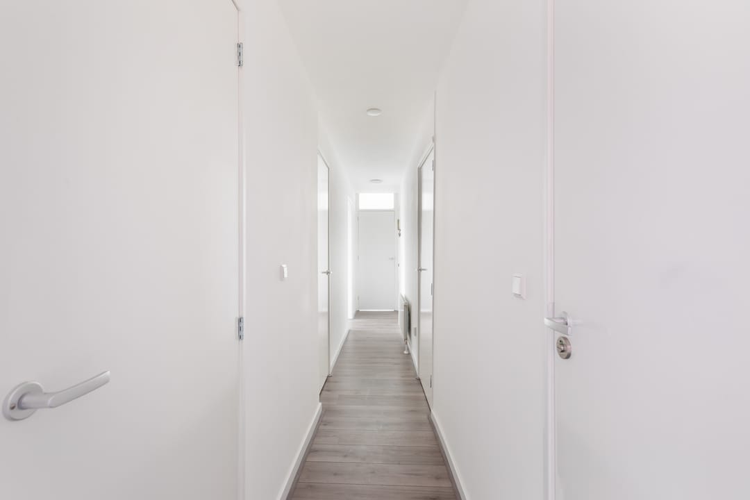 Bright Renovated 2-Bedroom Apartment in Rotterdam-Bloemhof with Balcony Near Zuidplein — 26