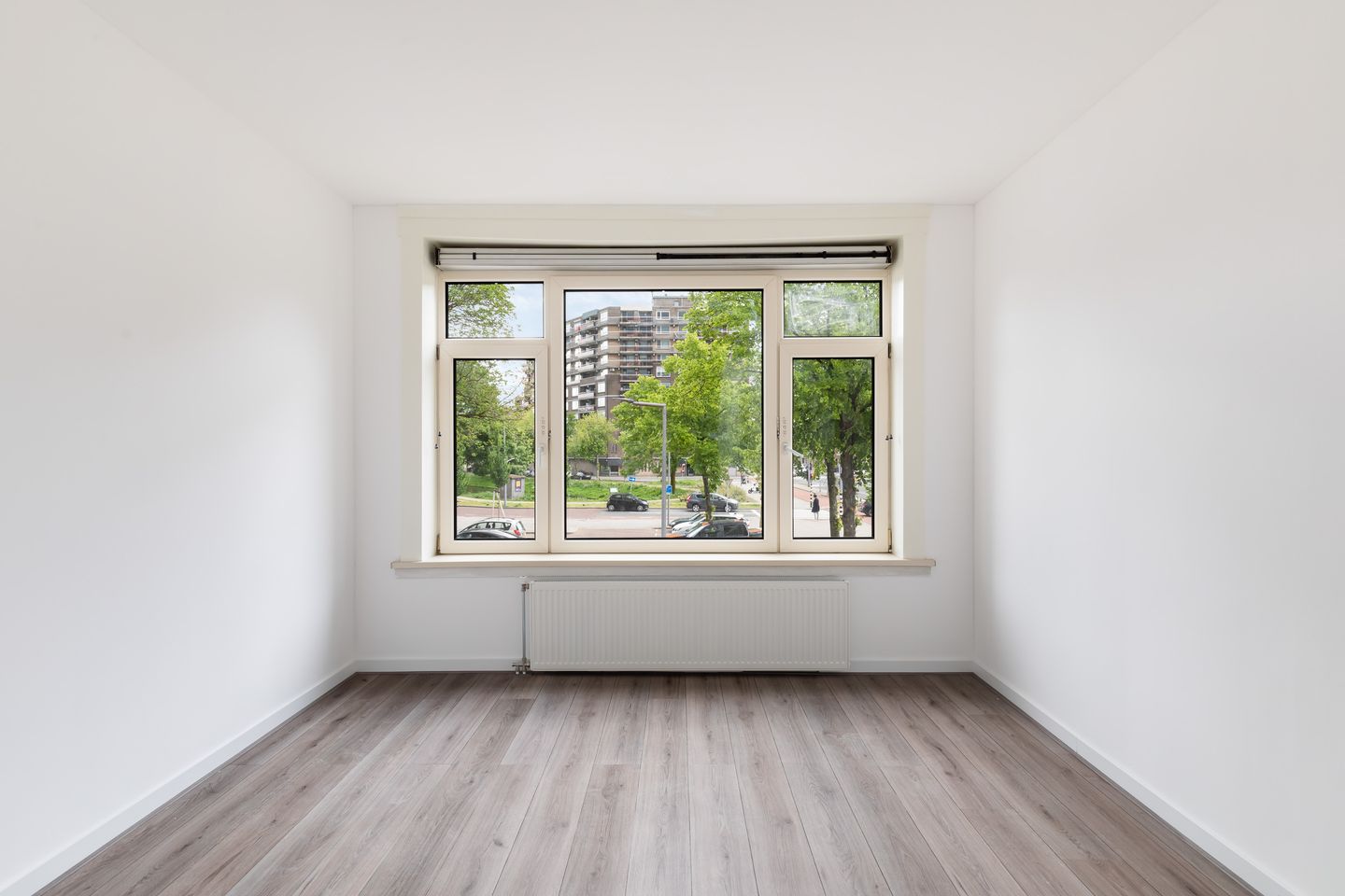 Bright Renovated 2-Bedroom Apartment in Rotterdam-Bloemhof with Balcony Near Zuidplein — 19