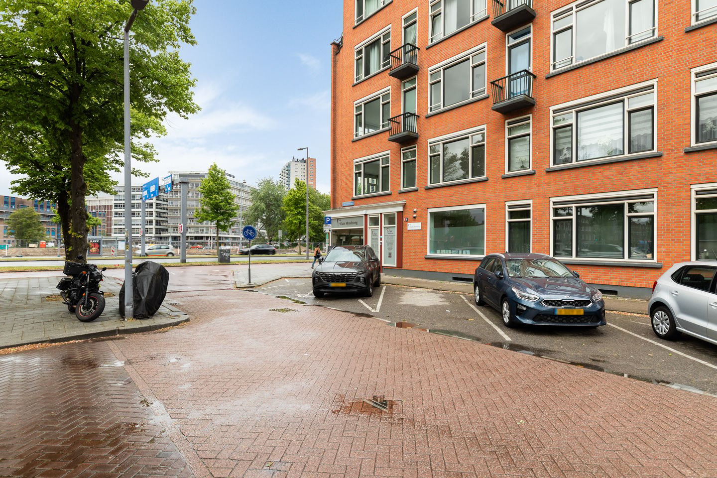 Bright Renovated 2-Bedroom Apartment in Rotterdam-Bloemhof with Balcony Near Zuidplein — 29