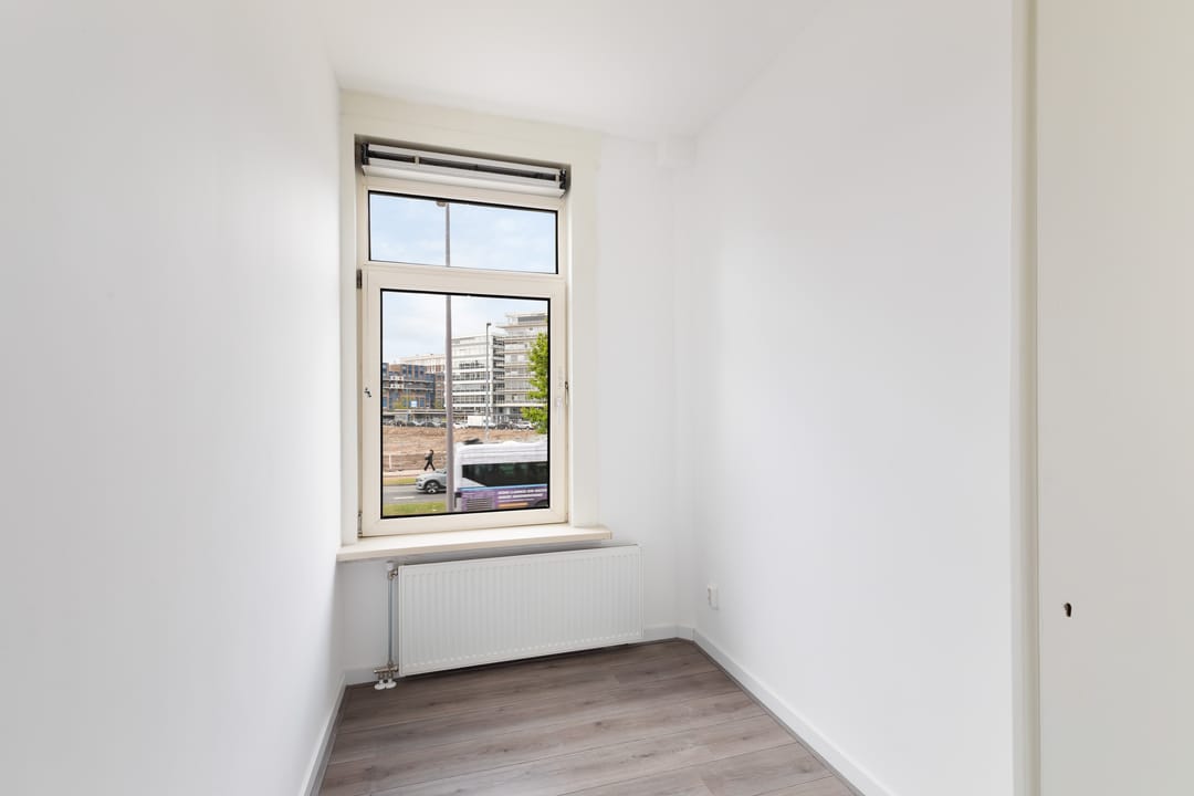 Bright Renovated 2-Bedroom Apartment in Rotterdam-Bloemhof with Balcony Near Zuidplein — 17