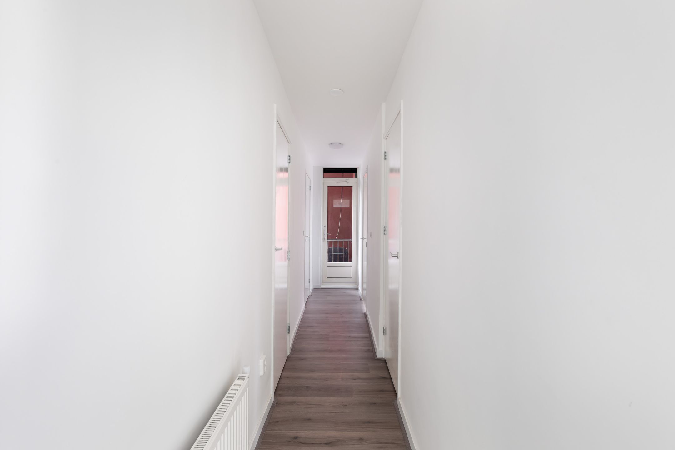 Bright Renovated 2-Bedroom Apartment in Rotterdam-Bloemhof with Balcony Near Zuidplein — 27