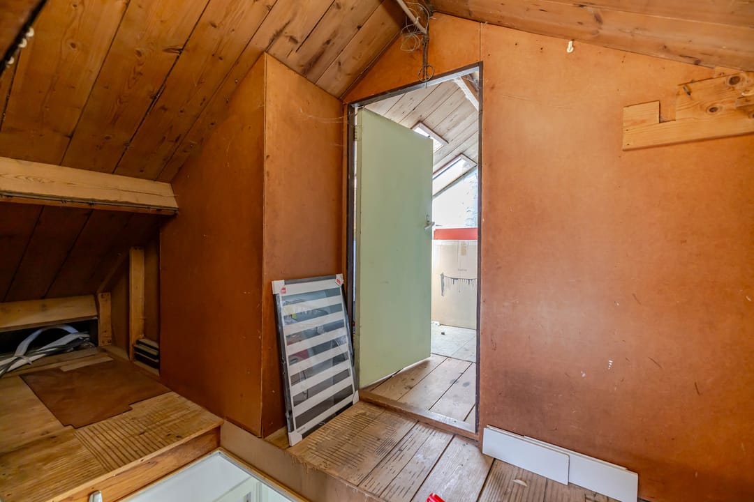 Photo 38 of Naweg 11