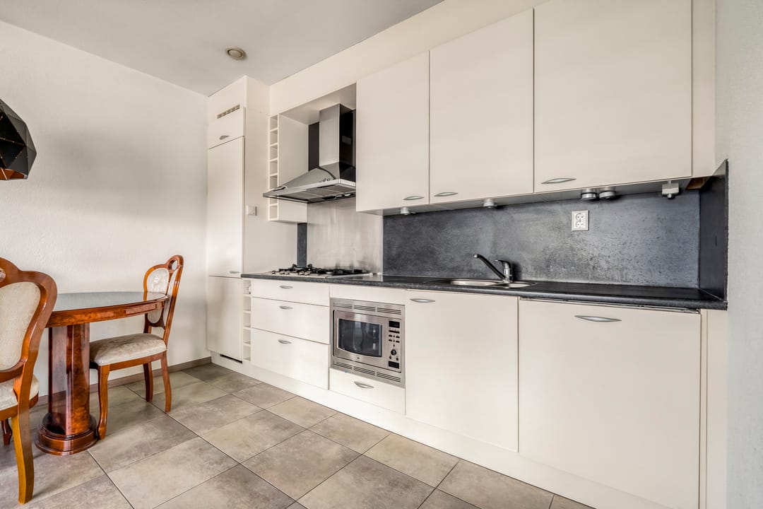 Beautifully Finished 2-Bedroom Apartment with Private Parking in Modern Complex — 8