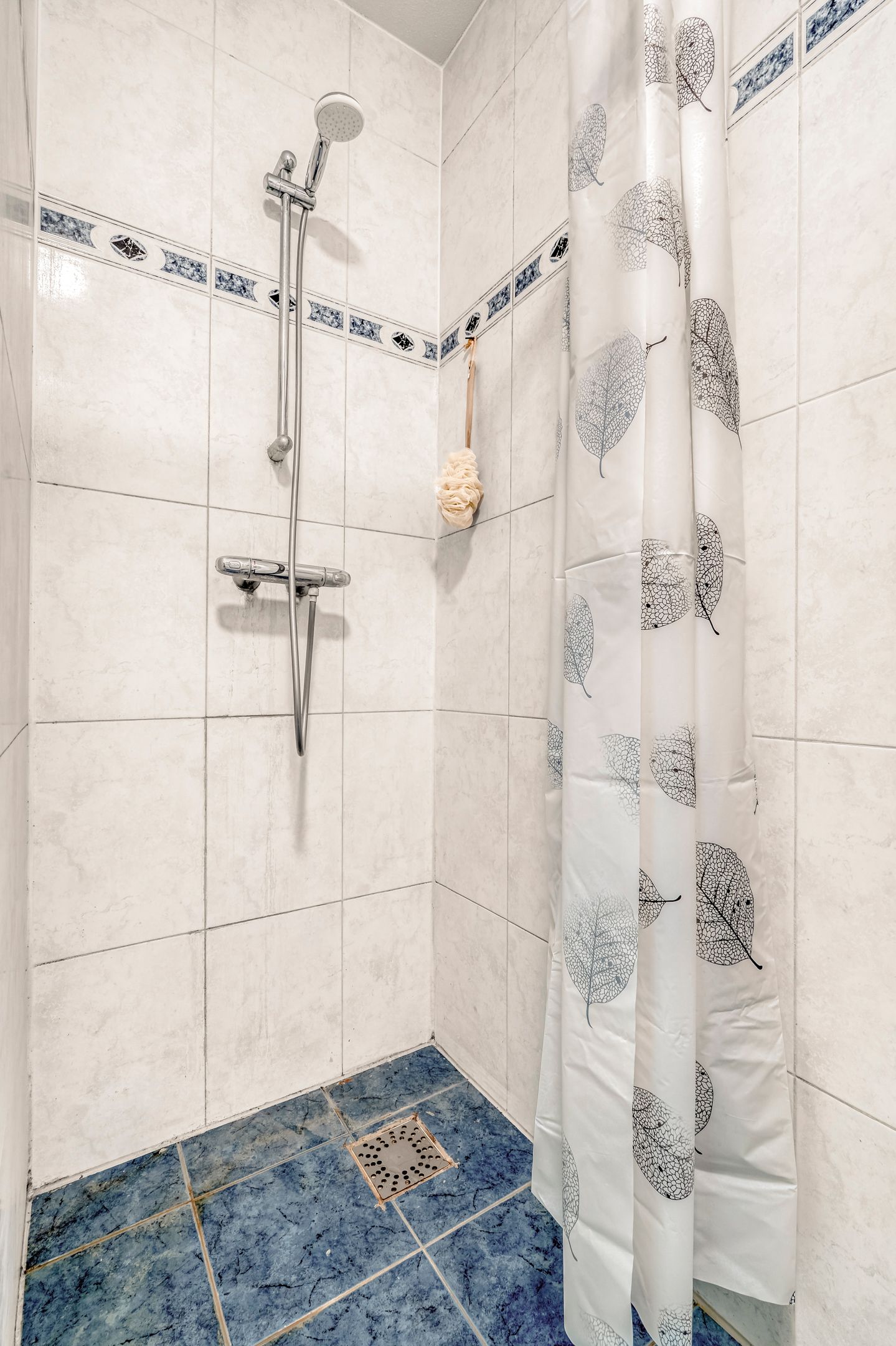 Beautifully Finished 2-Bedroom Apartment with Private Parking in Modern Complex — 20