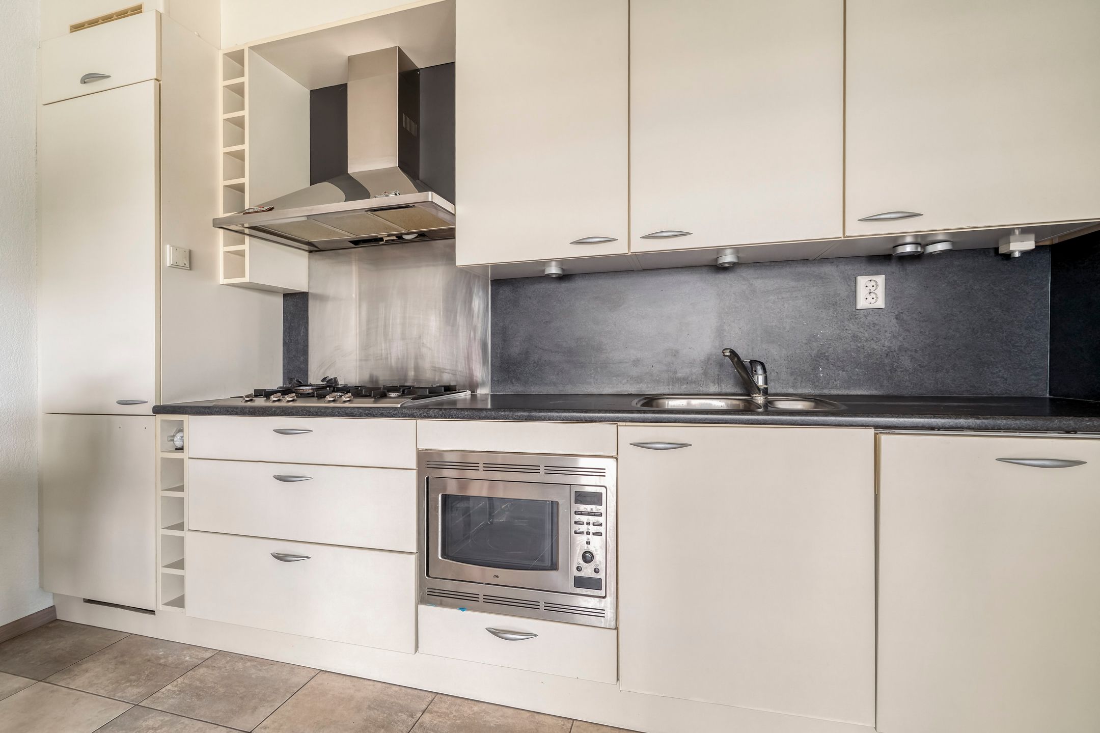 Beautifully Finished 2-Bedroom Apartment with Private Parking in Modern Complex — 9