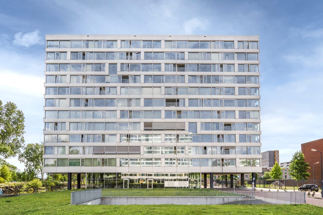 Beautifully Finished 2-Bedroom Apartment with Private Parking in Modern Complex — 26