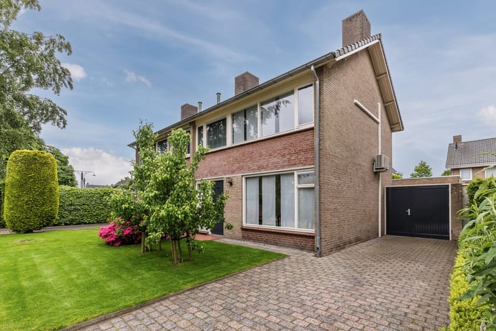 Photo 4 of Burgemeester Magneestraat 12