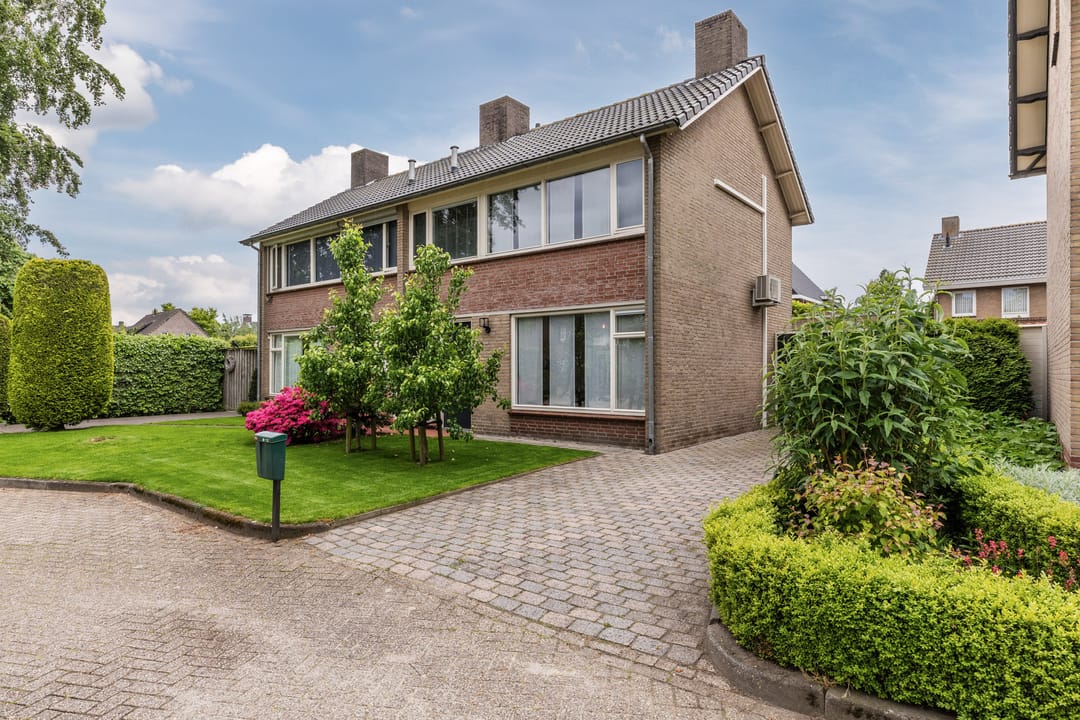 Photo 2 of Burgemeester Magneestraat 12