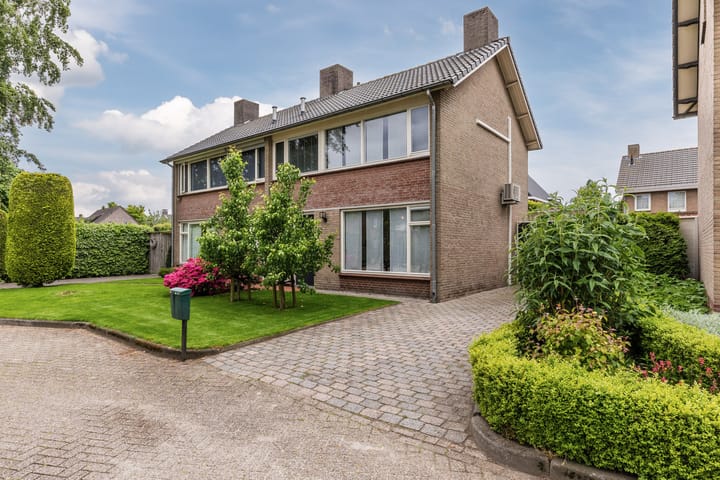 Photo 2 of Burgemeester Magneestraat 12