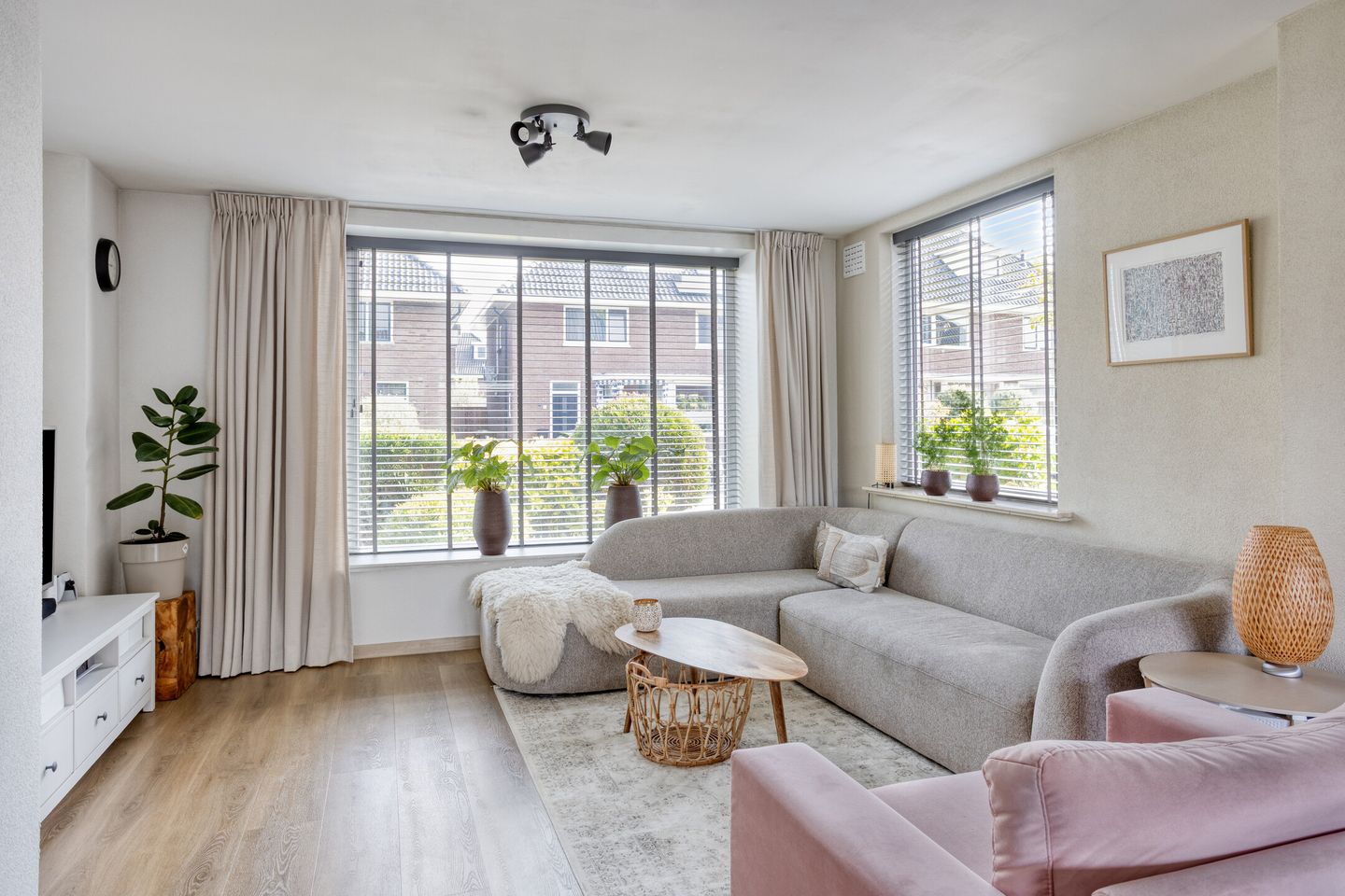 Photo 10 of Nicolaasstraat 34-A