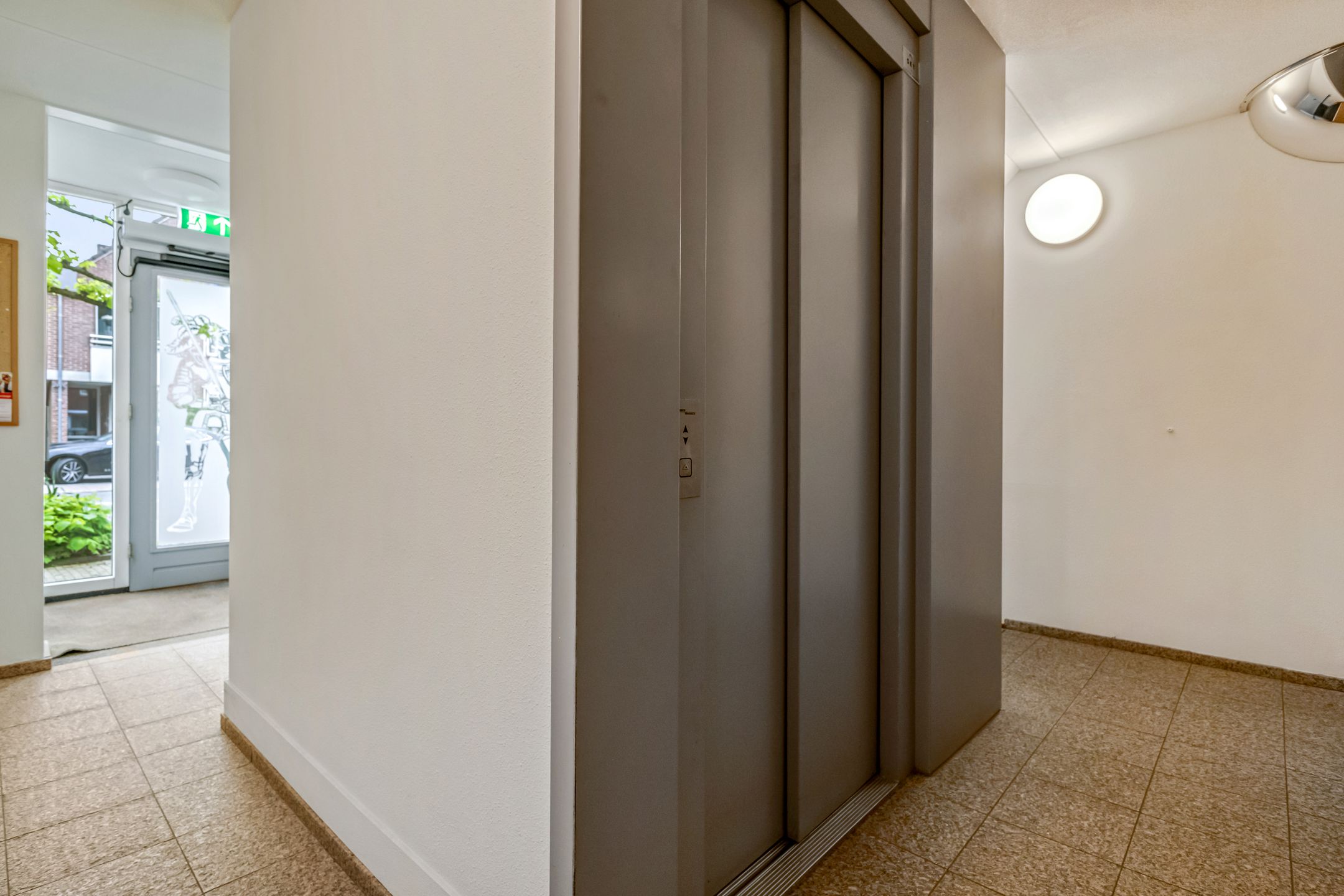 Spacious apartment in Doorn center with park views and private parking — 42