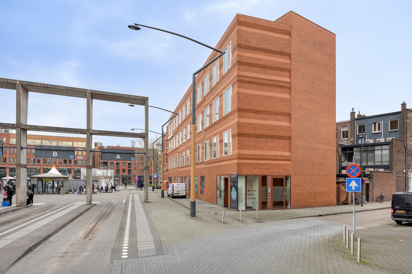 Bekijk foto 2 van Stationsplein 8