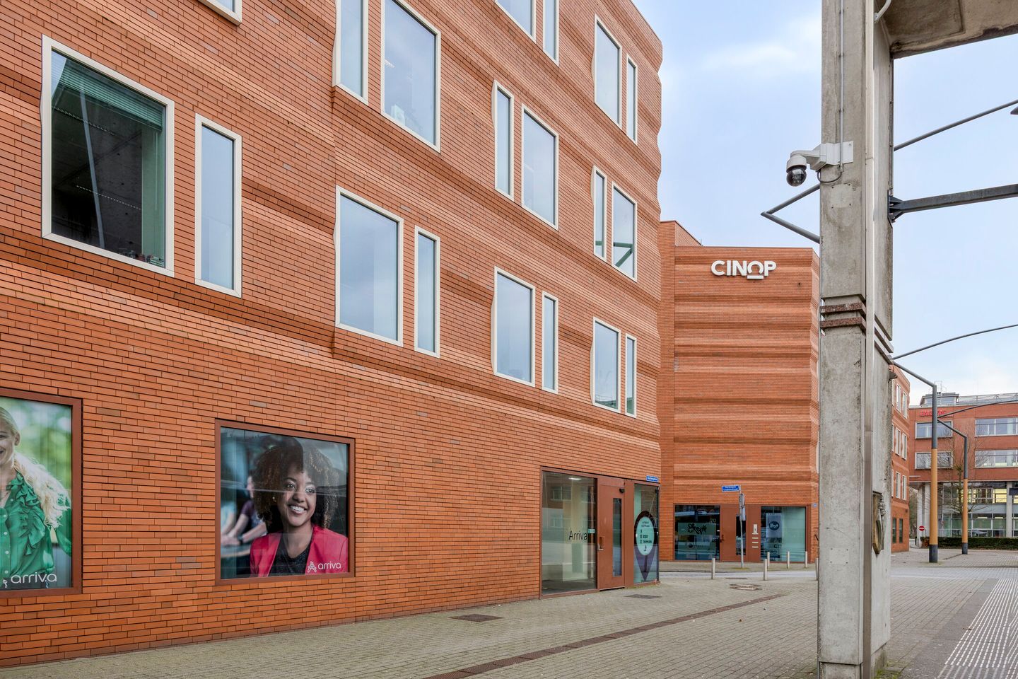 Bekijk foto 4 van Stationsplein 8