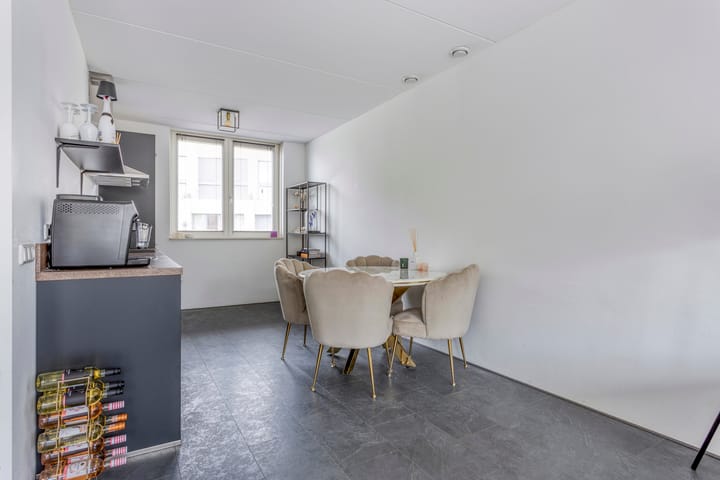 Tussenwoning te koop: Wimpelplantsoen 203, Almere