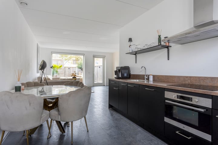 Tussenwoning te koop: Wimpelplantsoen 203, Almere