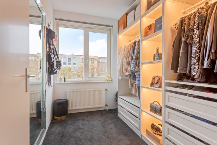 Tussenwoning te koop: Wimpelplantsoen 203, Almere