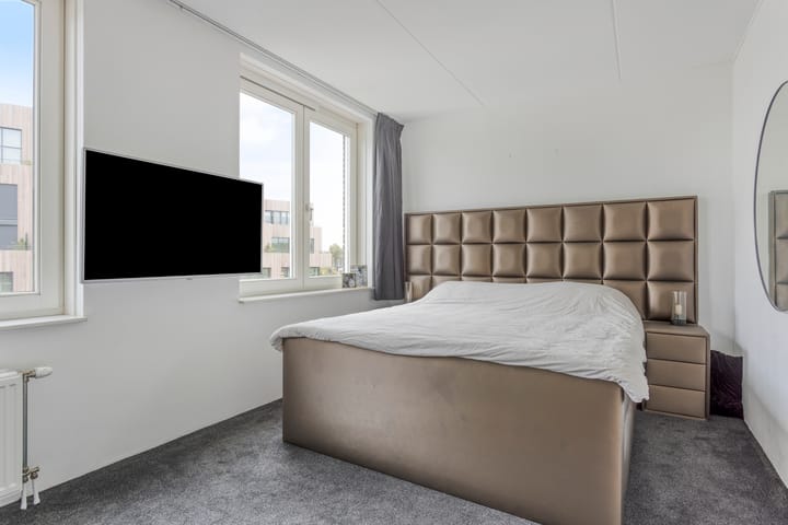 Tussenwoning te koop: Wimpelplantsoen 203, Almere