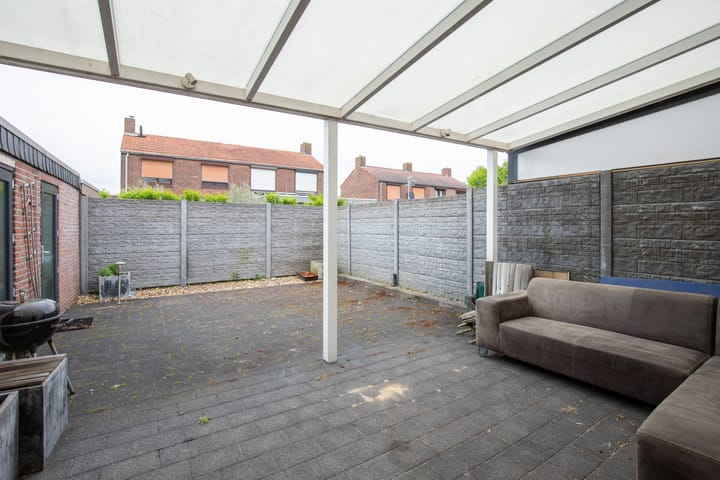 Photo 3 of Dr. Marga Klompéstraat 15