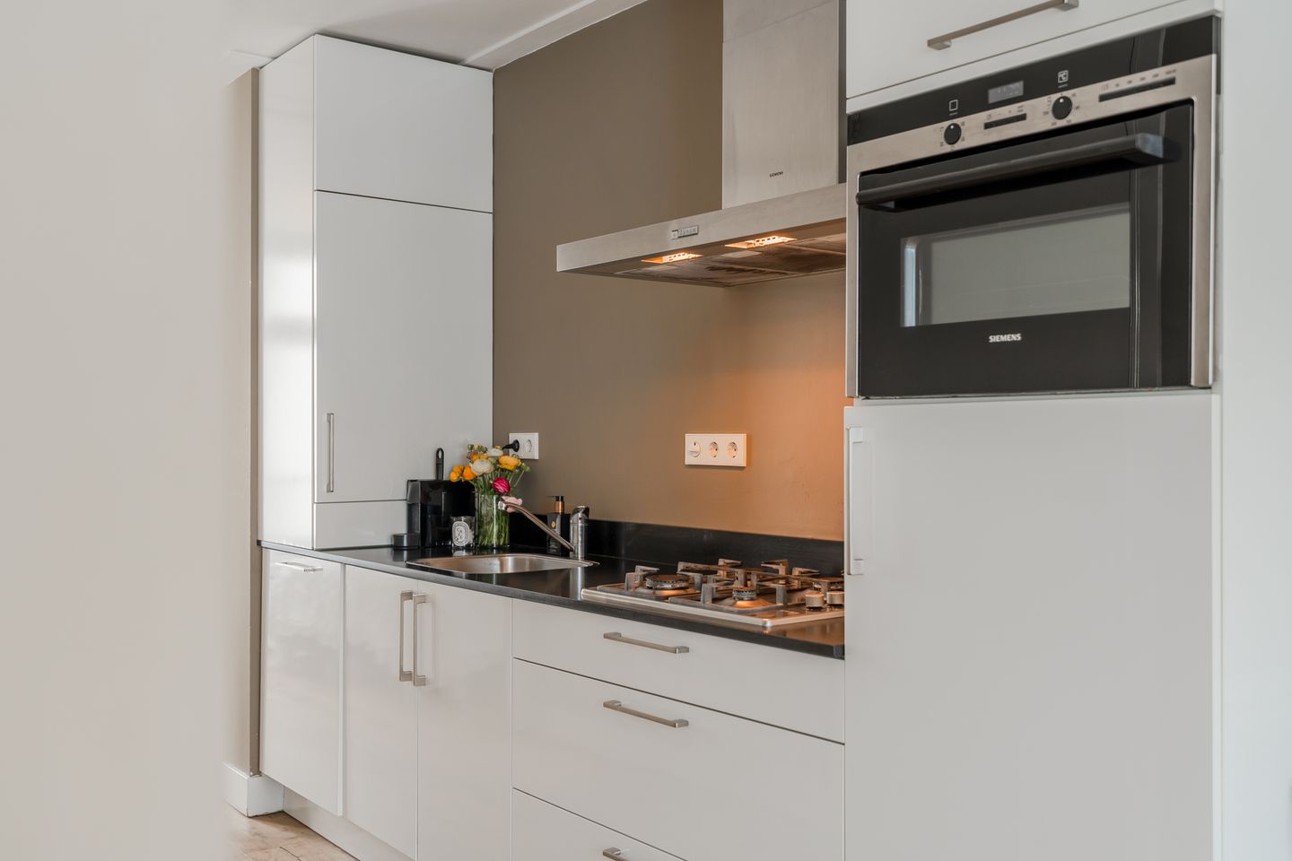 Charming 2-Room Apartment in Oud West Amsterdam — 10