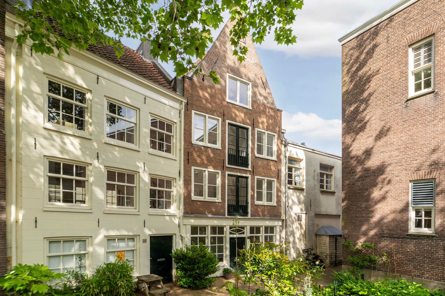 Foto 1 van Oudezijds Achterburgwal 79-N