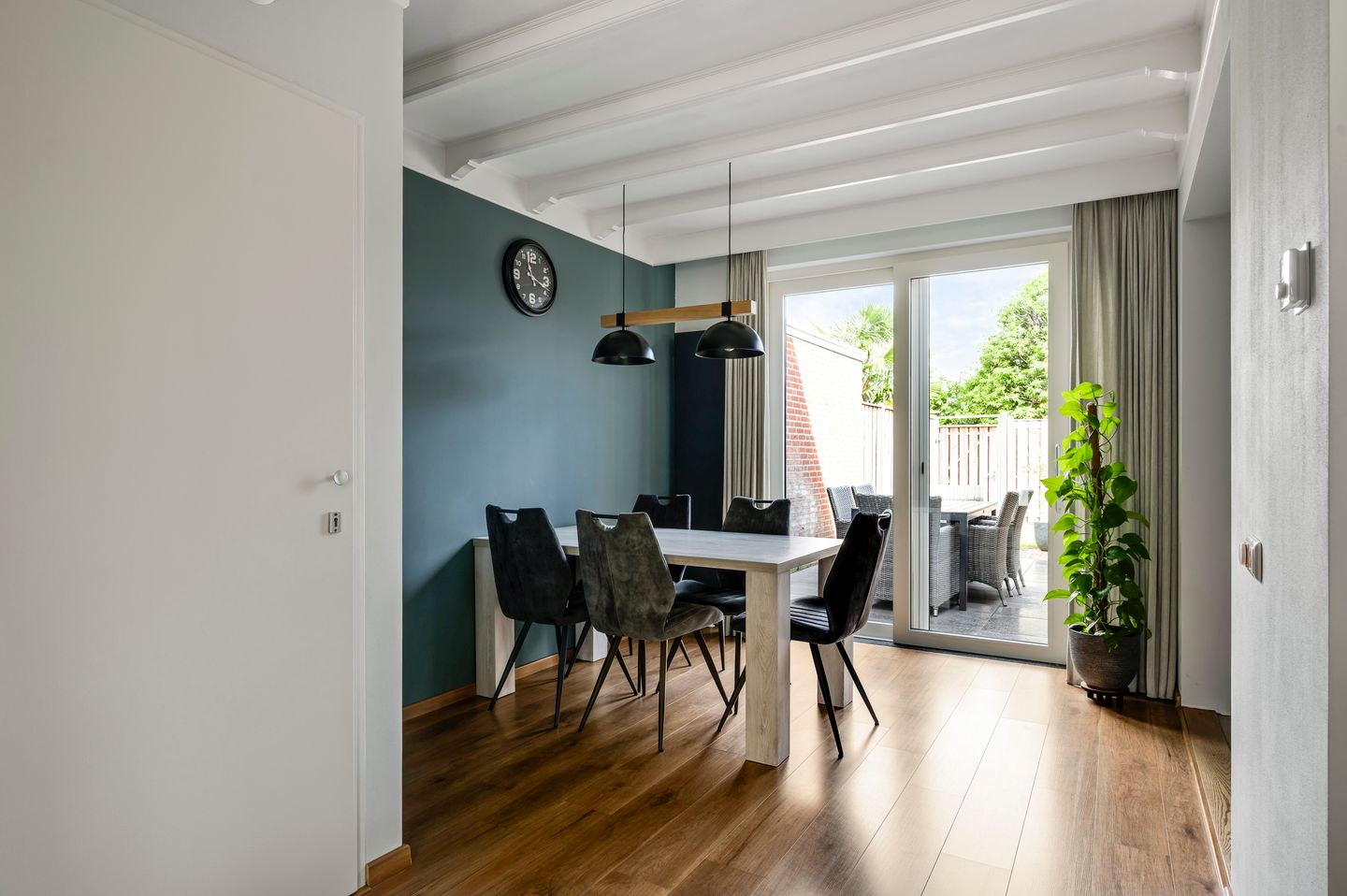 Photo 20 of Emmastraat 10