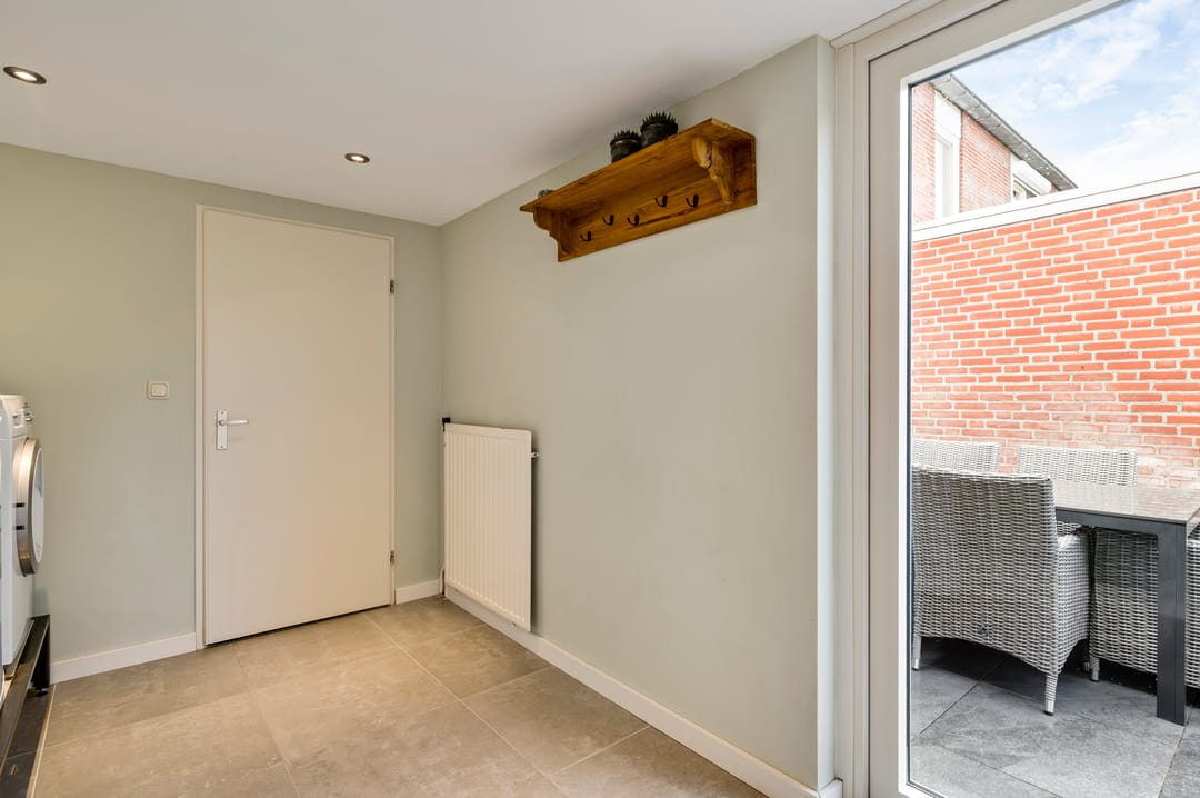 Photo 31 of Emmastraat 10