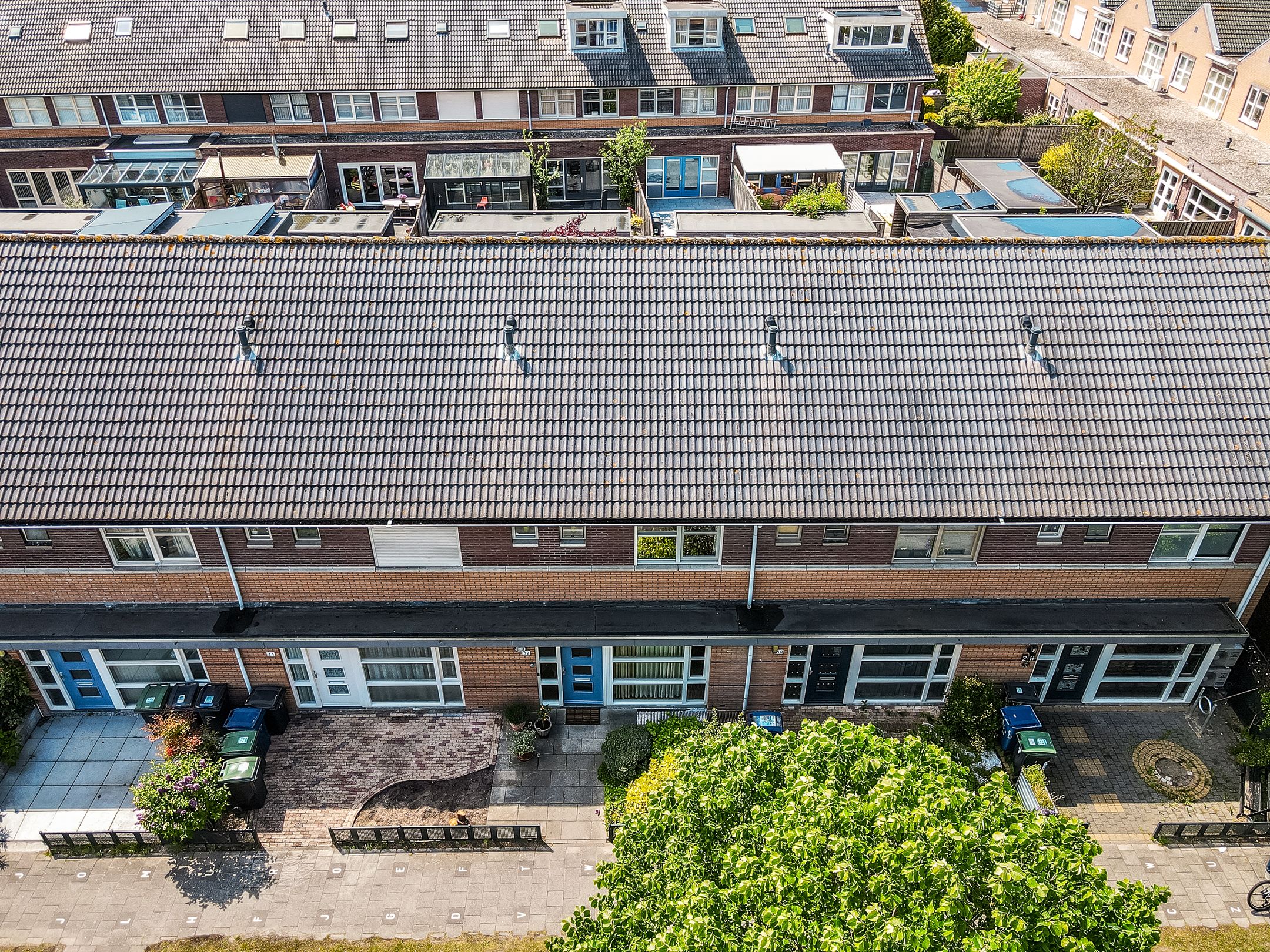 Photo 36 of A. Roland Holststraat 32