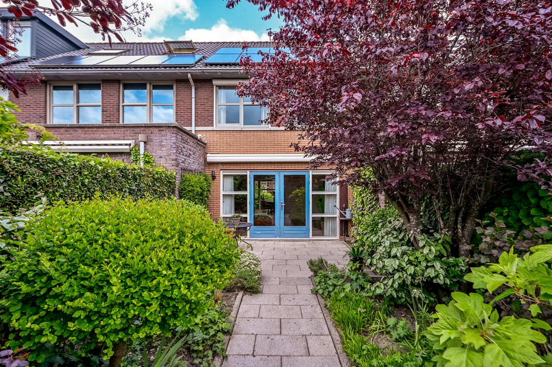 Photo 17 of A. Roland Holststraat 32
