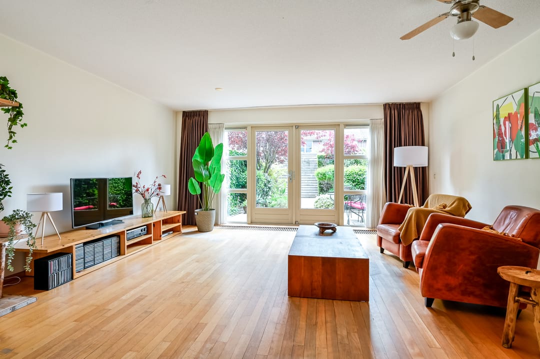 Photo 2 of A. Roland Holststraat 32